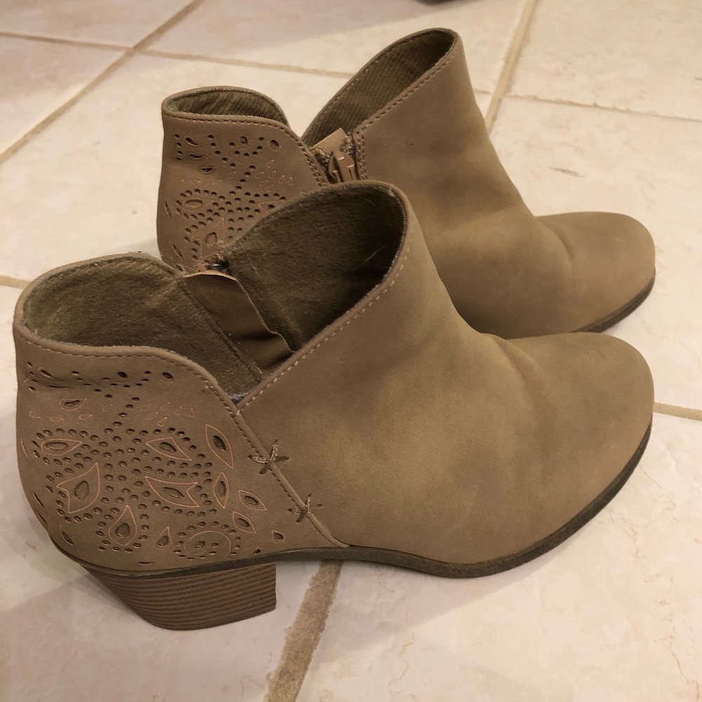 Edl Presents POP Tan Booties